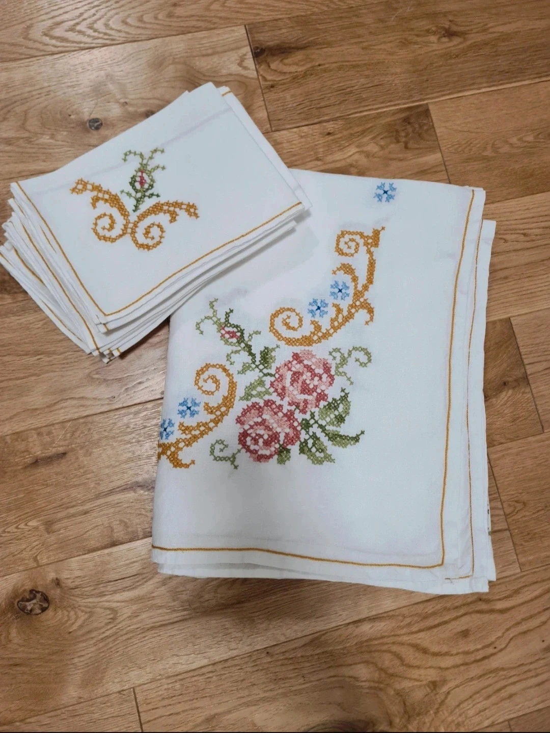 Nappe brodée linge ancien